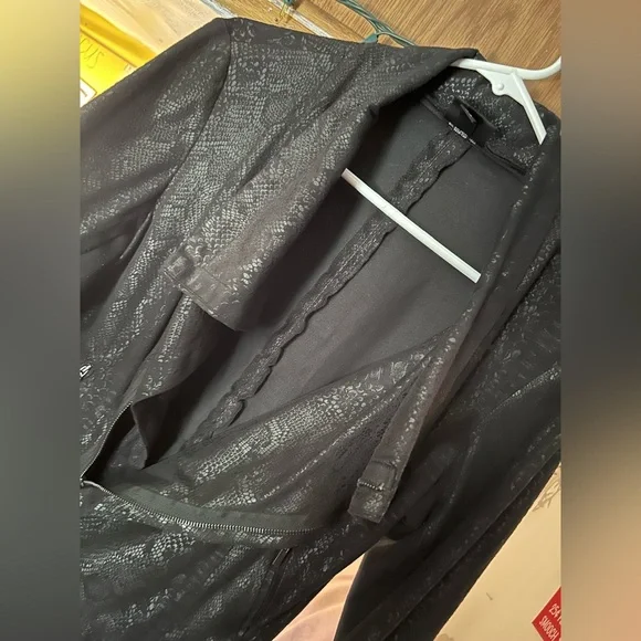 Black Mossimo snake print Women's lightweight moto layering Jacket size S/M - Picture 2 of 7